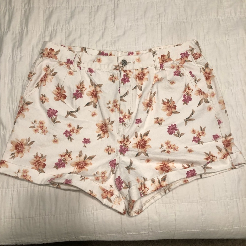 American Eagle Floral High Wasted Mom Shorts